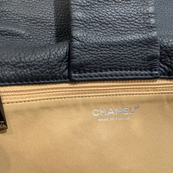 Vintage CHANEL Leather Luxe Ligne accordion flap bag - Picture 6 of 17